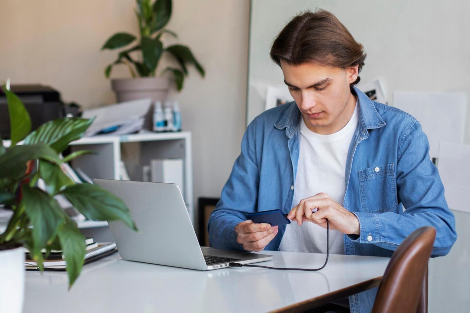 Moderne Trading-Arbeitsplätze mit mehreren Monitoren